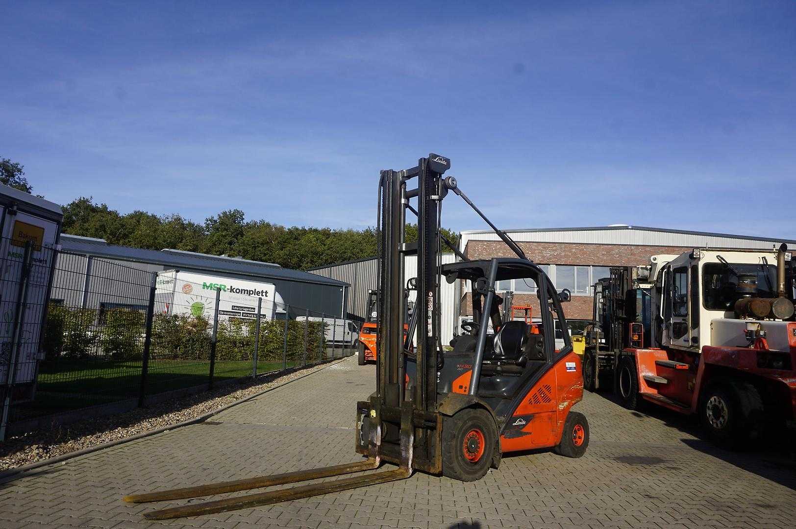 Carretilla elevadora segunda mano LINDE H 30T-02 - Nur 3.164 Betriebsstunden GAS VIERRADFRONTSTAPLER (13074151)