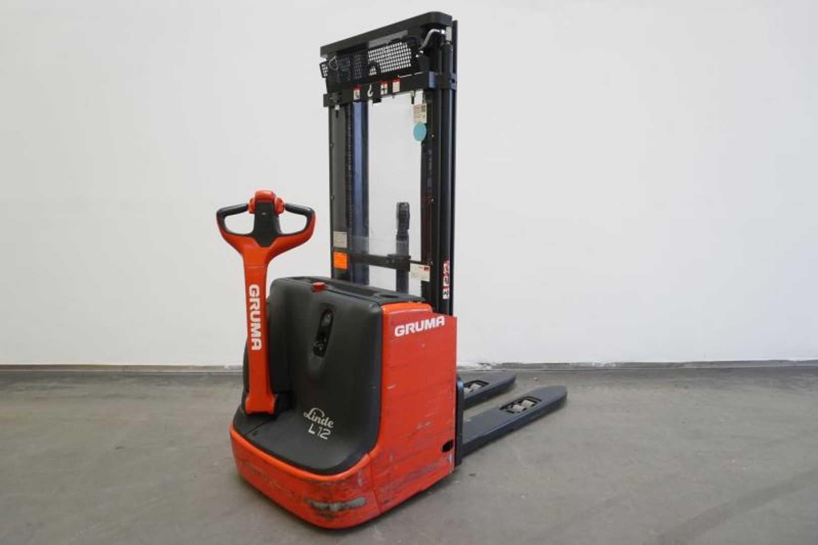 Carretilla elevadora segunda mano LINDE L 12 i 1172 ELEKTRO HOCHHUBWAGENDEICHSEL (13012432)