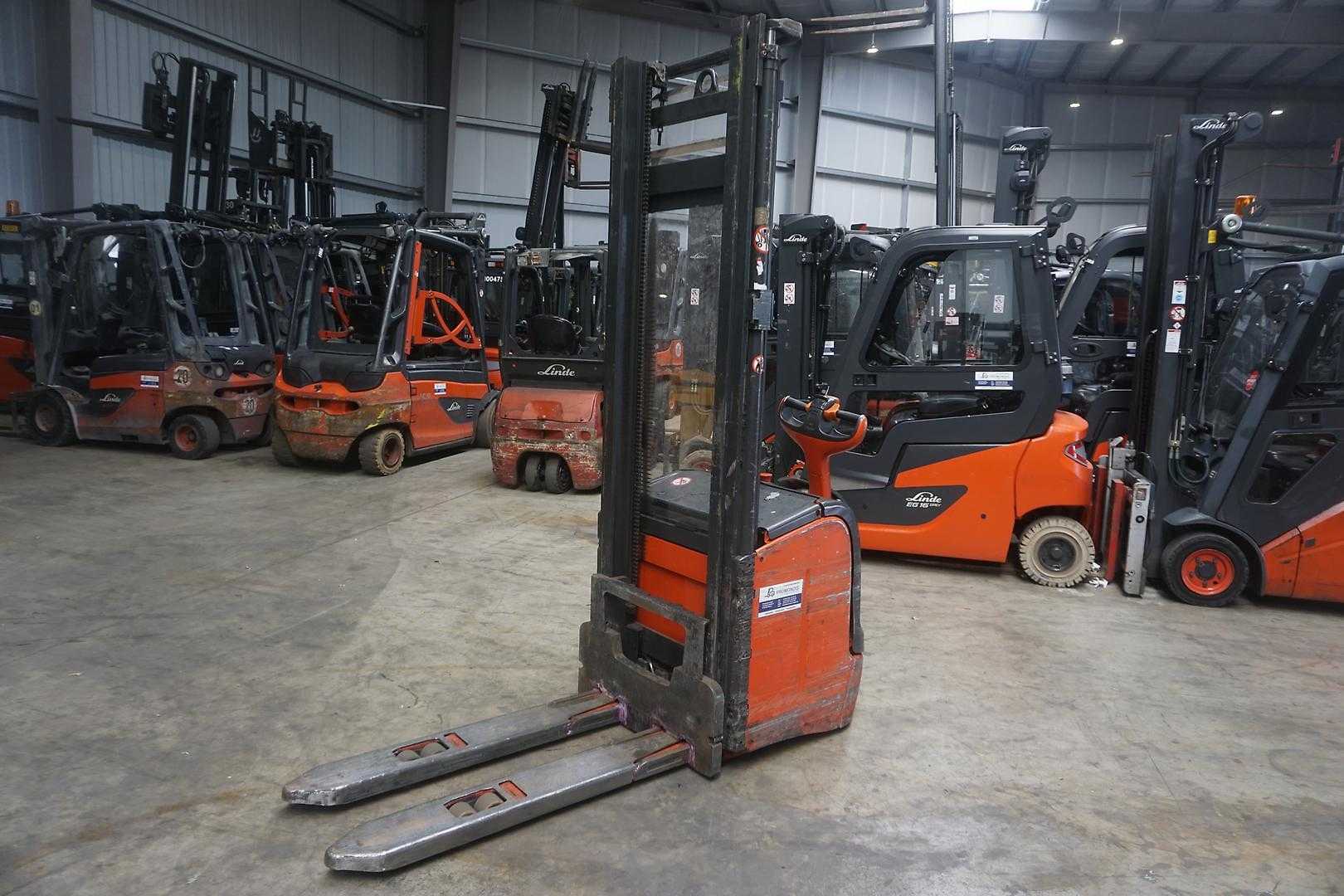 Carretilla elevadora segunda mano LINDE L 14 - 3.910mm Hubhöhe ELEKTRO HOCHHUBWAGENDEICHSEL (13060172)