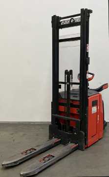 Carretilla elevadora segunda mano LINDE L 14 AP i 1173-01 ELEKTRO HOCHHUBWAGENFAHRERSTAND (12977128)
