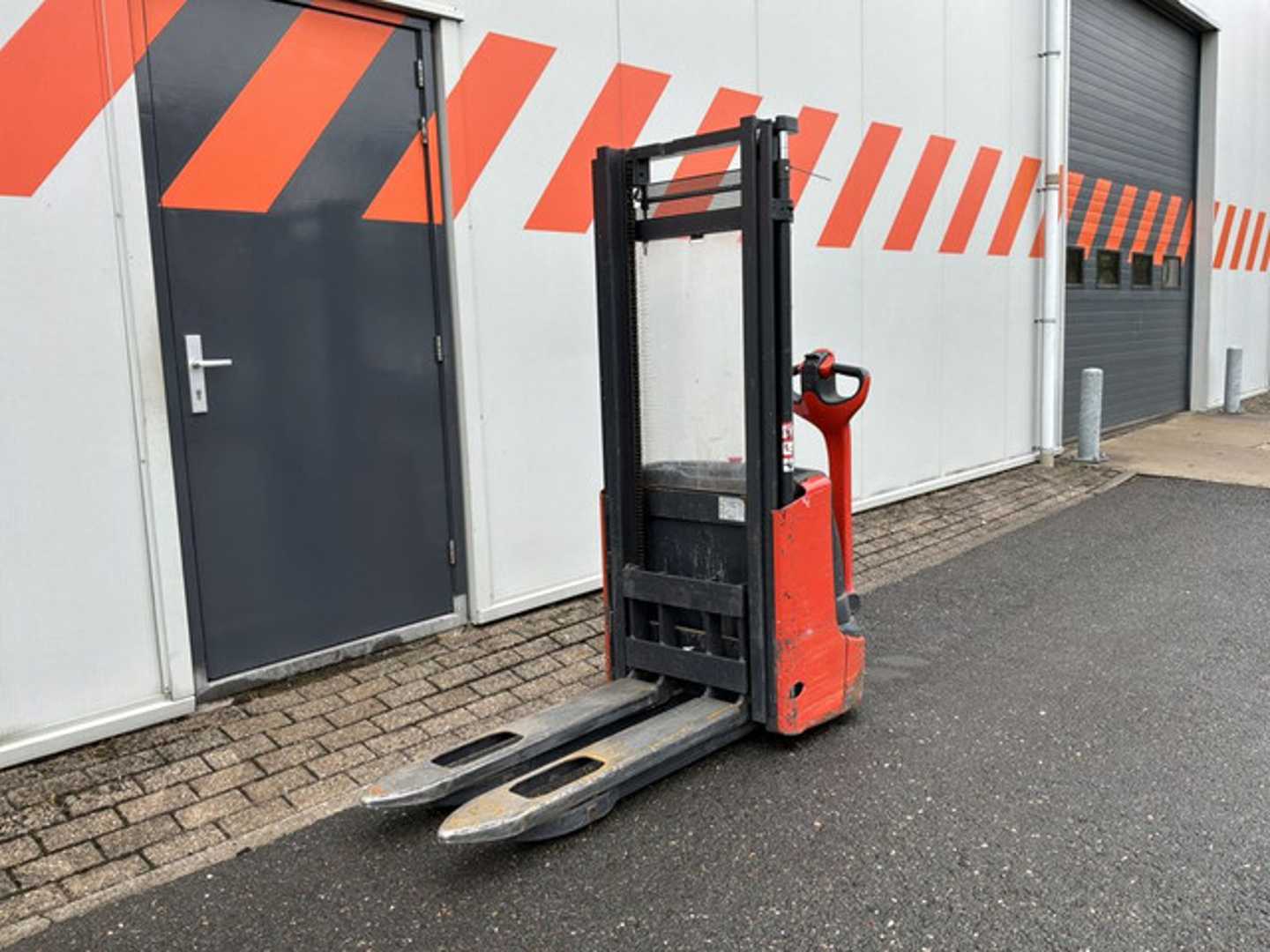 Carretilla elevadora segunda mano LINDE L10 ELEKTRO HOCHHUBWAGENDEICHSEL (13063908)