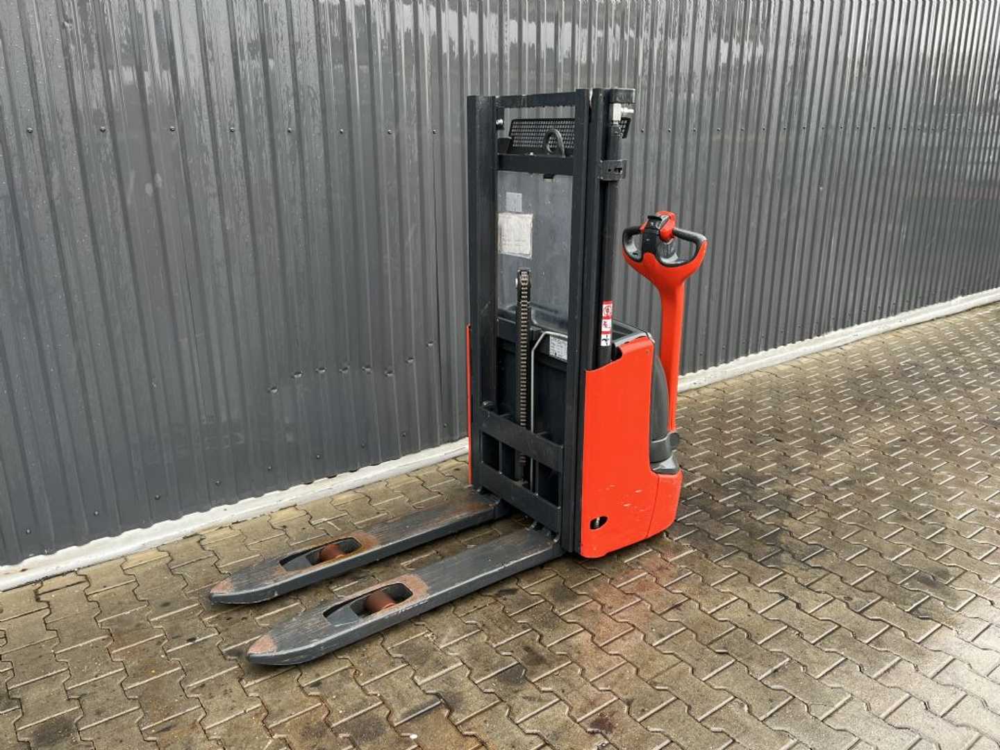Carretilla elevadora segunda mano LINDE L12 ELEKTRO HOCHHUBWAGENDEICHSEL (13075463)