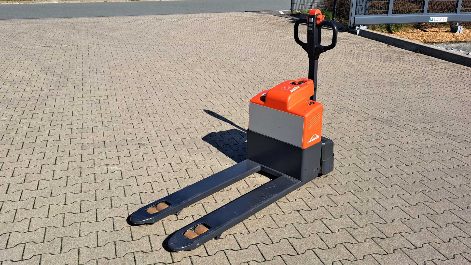 Carretilla elevadora segunda mano LINDE MT15 Batterie NEU ELEKTRO NIEDERHUBWAGENSEMIELEKTRISCH (12881589)