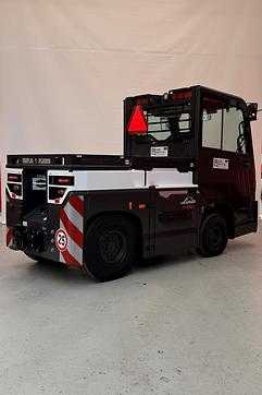 Carretilla elevadora segunda mano LINDE P 250 SWB ELEKTRO SCHLEPPER (13010024) backdrop