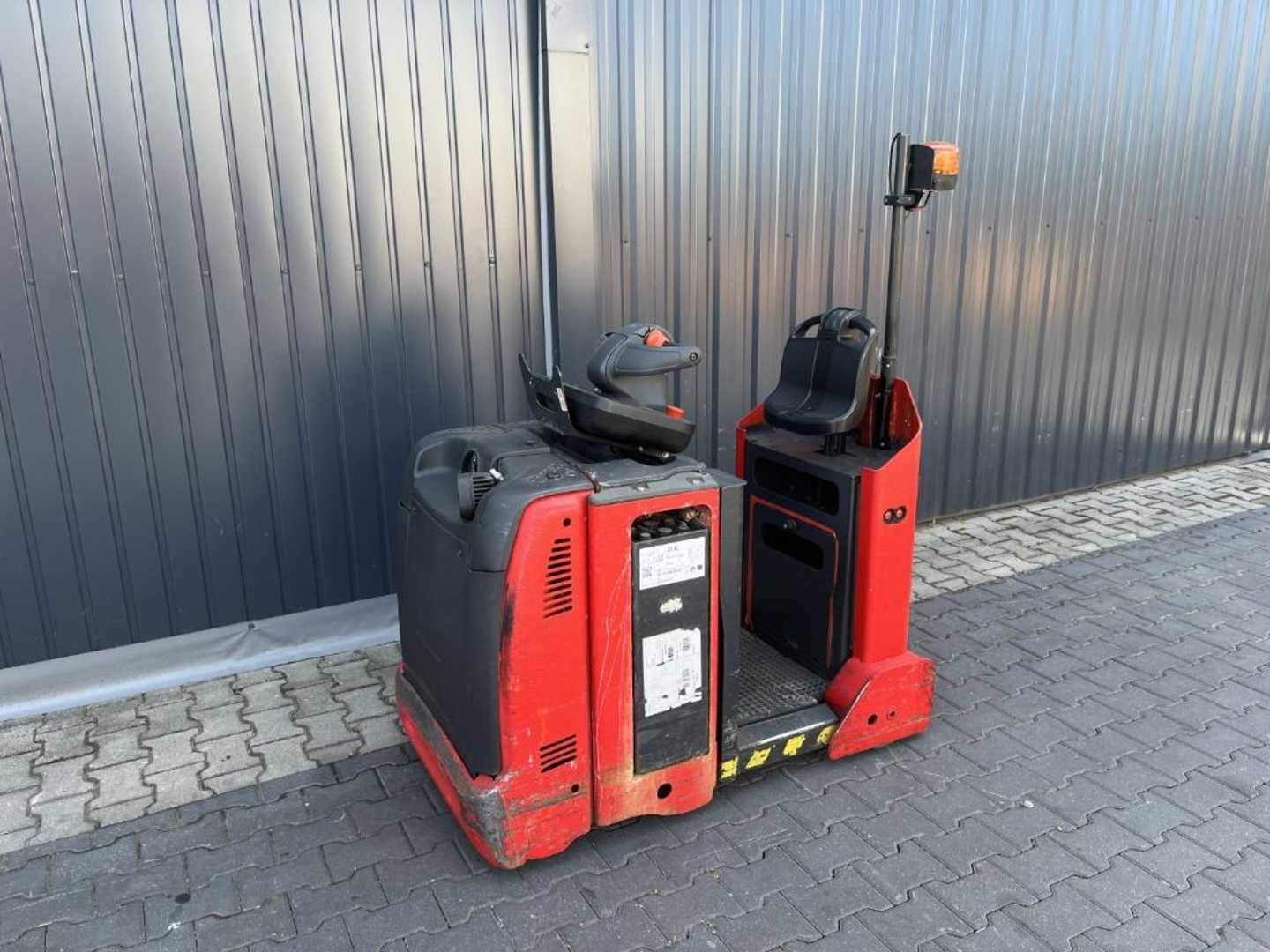 Carretilla elevadora segunda mano LINDE P30C ELEKTRO SCHLEPPER (13049675)