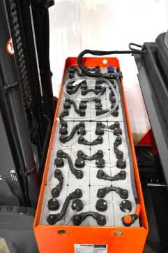 Carretilla elevadora segunda mano LINDE R 10 B 1120-01 ELEKTRO SCHUBMASTSTAPLER (13031750)
