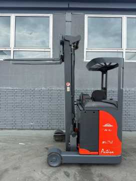 Carretilla elevadora segunda mano LINDE R 10 Baujahr 2004/ HH 5920 Akku 2022 ELEKTRO SCHUBMASTSTAPLER (13054908)