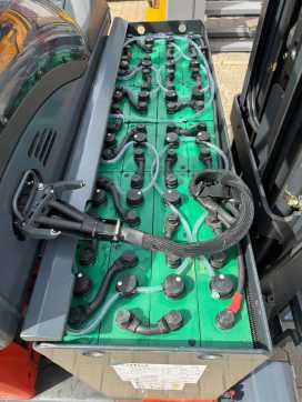 Carretilla elevadora segunda mano LINDE R 10 Baujahr 2004/ HH 5920 Akku 2022 ELEKTRO SCHUBMASTSTAPLER (13054908)