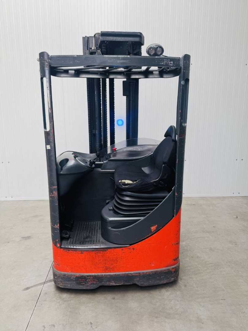 Carretilla elevadora segunda mano LINDE R 14 Triplex Batterie Bj.2025 ELEKTRO SCHUBMASTSTAPLER (13075894)