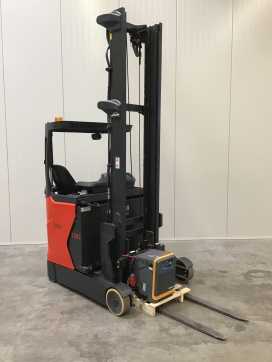 Carretilla elevadora segunda mano LINDE R10B ELEKTRO SCHUBMASTSTAPLER (12895728) backdrop