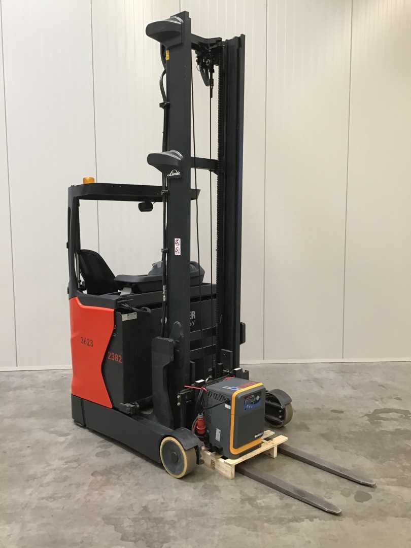 Carretilla elevadora segunda mano LINDE R10B ELEKTRO SCHUBMASTSTAPLER (12895728)