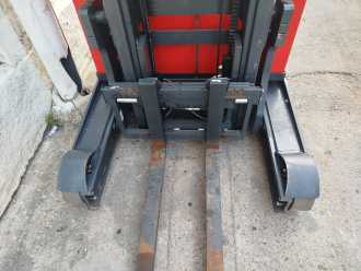 Carretilla elevadora segunda mano LINDE R10B ELEKTRO SCHUBMASTSTAPLER (13022633)