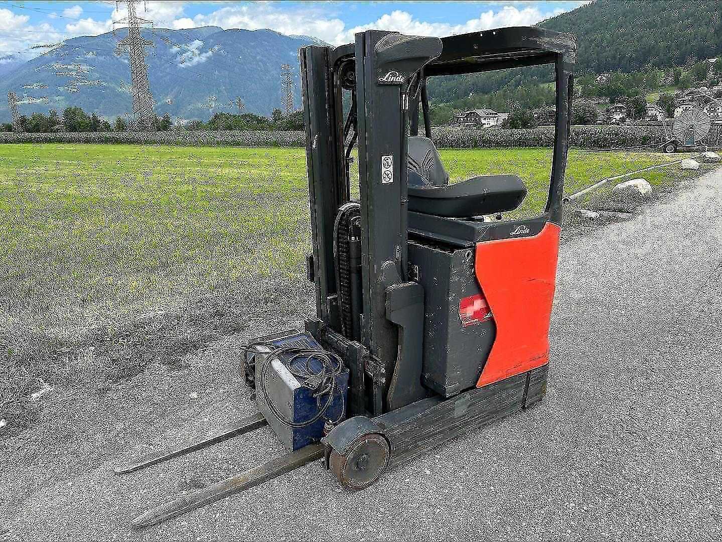 Carretilla elevadora segunda mano LINDE R12B-01 - 446DZ ELEKTRO SCHUBMASTSTAPLER (13058358)
