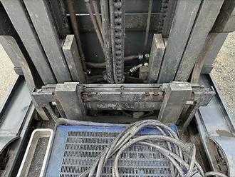 Carretilla elevadora segunda mano LINDE R12B-01 - 446DZ ELEKTRO SCHUBMASTSTAPLER (13058358)