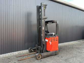 Carretilla elevadora segunda mano LINDE R12B-01 ELEKTRO SCHUBMASTSTAPLER (13056672) backdrop