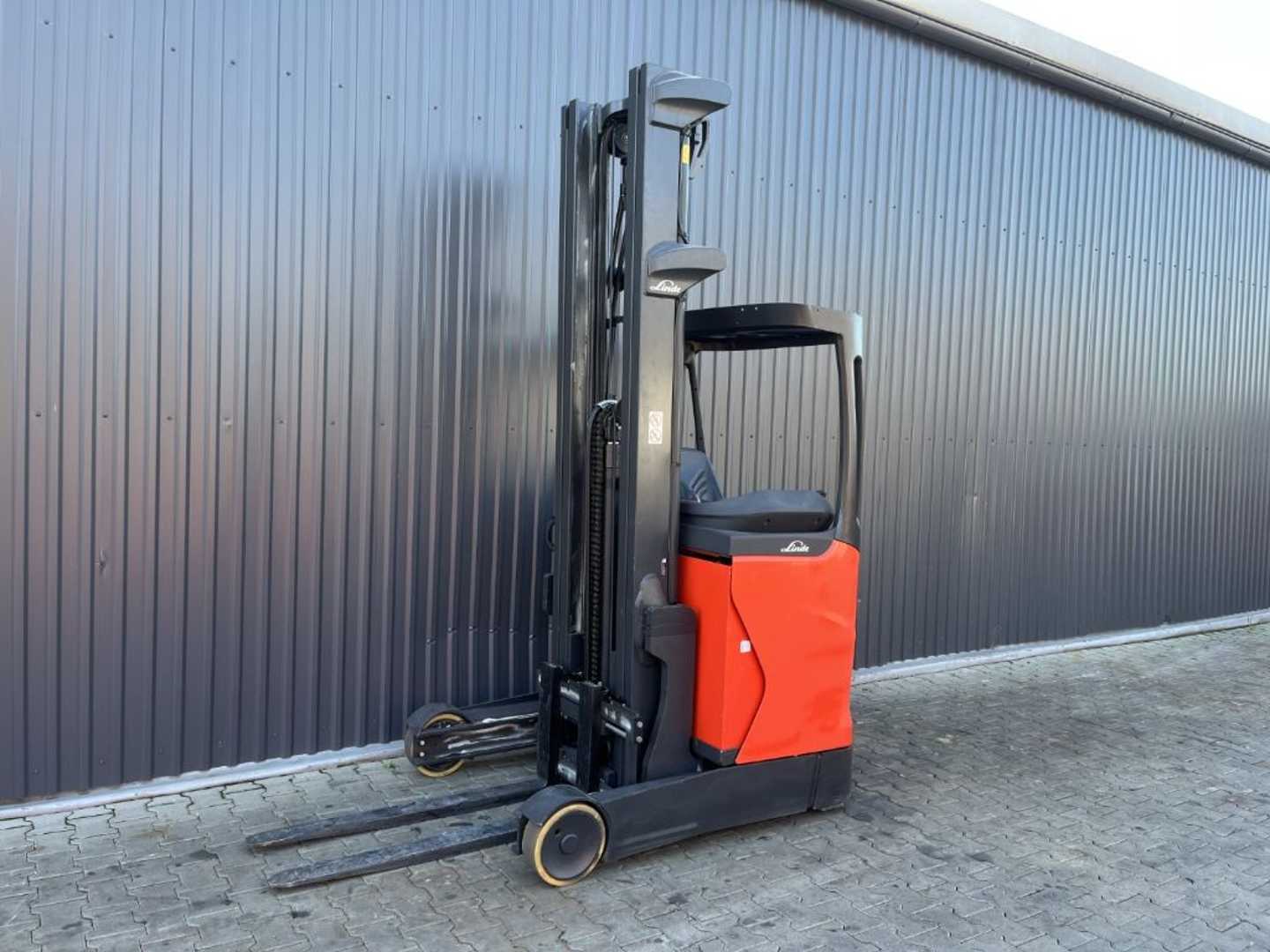 Carretilla elevadora segunda mano LINDE R12B ELEKTRO SCHUBMASTSTAPLER (13061600)