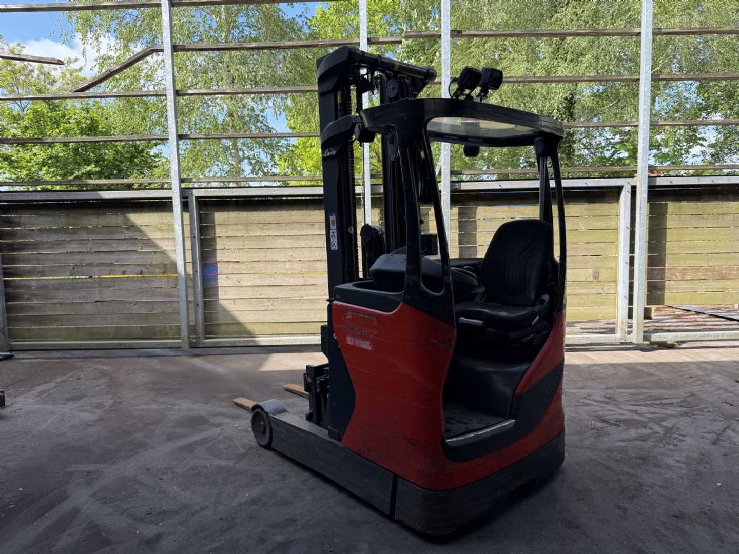 Carretilla elevadora segunda mano LINDE R16B-01 ELEKTRO SCHUBMASTSTAPLER (13051792)