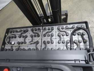 Carretilla elevadora segunda mano LINDE R16HD-01 ELEKTRO SCHUBMASTSTAPLER (13036594)