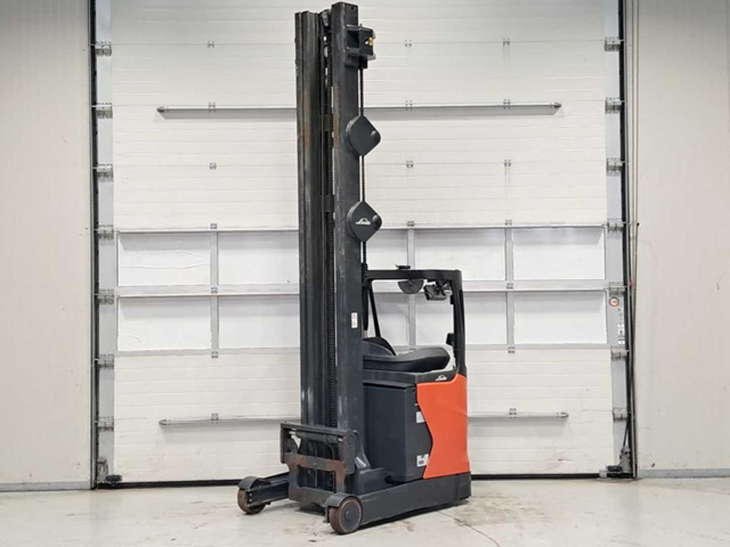 Carretilla elevadora segunda mano LINDE R16HD-01 ELEKTRO SCHUBMASTSTAPLER (13051976)