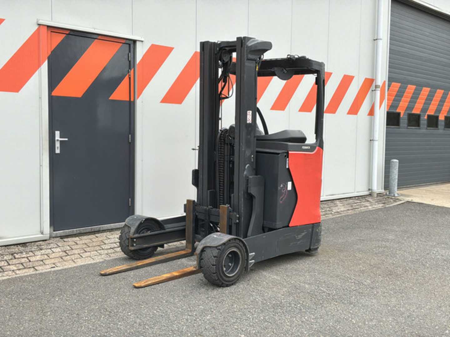 Carretilla elevadora segunda mano LINDE R20G-01 ELEKTRO SCHUBMASTSTAPLER (13071565)