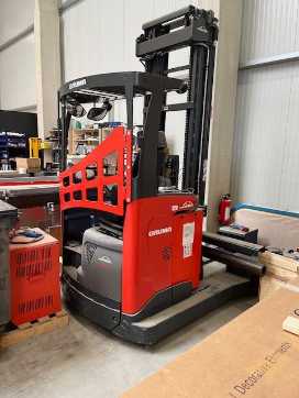 Carretilla elevadora segunda mano LINDE R25 F ELEKTRO VIERWEGESTAPLER (13032847) backdrop