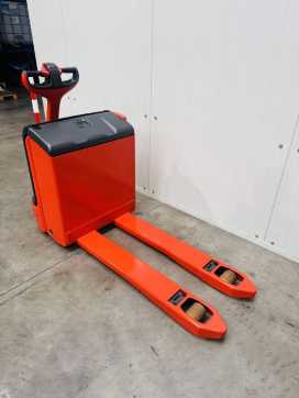 Carretilla elevadora segunda mano LINDE T 18 ELEKTRO NIEDERHUBWAGENDEICHSEL (13073427)