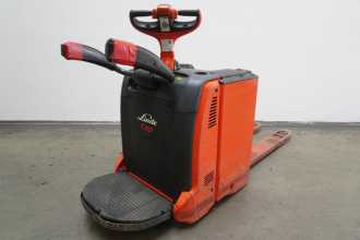 Carretilla elevadora segunda mano LINDE T 20 AP 131-08 ELEKTRO NIEDERHUBWAGENFAHRERSTAND (13027809) backdrop