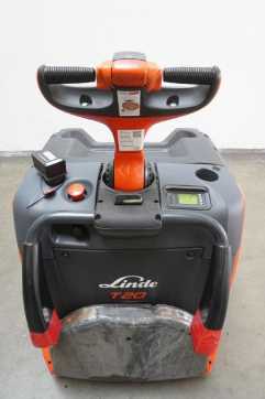 Carretilla elevadora segunda mano LINDE T 20 AP 131-08 ELEKTRO NIEDERHUBWAGENFAHRERSTAND (13027809)