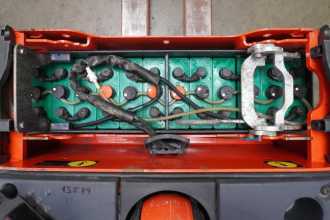 Carretilla elevadora segunda mano LINDE T 20 AP 131 ELEKTRO NIEDERHUBWAGENFAHRERSTAND (13073316)