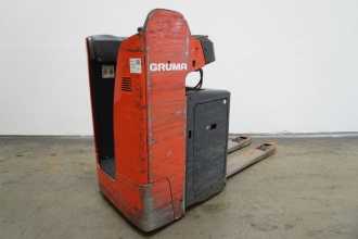 Carretilla elevadora segunda mano LINDE T 20 SF 1154 ELEKTRO NIEDERHUBWAGENFAHRERSTAND (13074024) backdrop