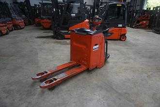 Carretilla elevadora segunda mano LINDE T 25AP - Nur 333 Stunden ELEKTRO NIEDERHUBWAGENFAHRERSTAND (13041552) backdrop