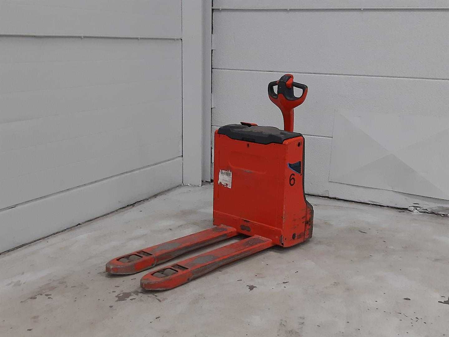 Carretilla elevadora segunda mano LINDE T16 Li-ion ELEKTRO NIEDERHUBWAGENDEICHSEL (13009369)