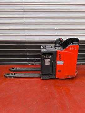 Carretilla elevadora segunda mano LINDE T20 SP  ELEKTRO NIEDERHUBWAGENFAHRERSTAND (13031464) backdrop