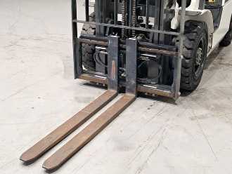 Carretilla elevadora segunda mano MITSUBISHI FD25N3 WEITERE VIERRADFRONTSTAPLER (13071522)