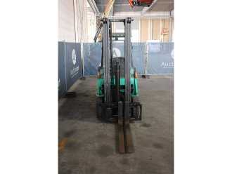 Carretilla elevadora segunda mano MITSUBISHI FG18NT GAS VIERRADFRONTSTAPLER (13047011)