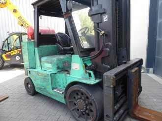Carretilla elevadora segunda mano MITSUBISHI FGC70K Kompaktstapler GAS VIERRADFRONTSTAPLER (12967219)