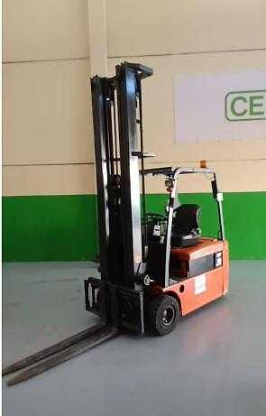 Carretilla elevadora segunda mano NISSAN HP18 ELEKTRO DREIRADFRONTSTAPLER (13071814)
