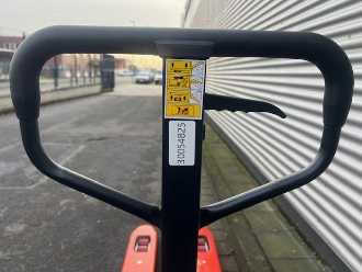 Carretilla elevadora segunda mano NOBLE HPT 20S Wiegehubwagen HANDSEMI HANDGABELHUBWAGENMANUELL (13021638)