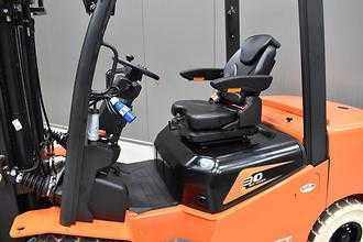 Carretilla elevadora segunda mano NOBLELIFT CPD30 A 3300 ELEKTRO VIERRADFRONTSTAPLER (13072836)