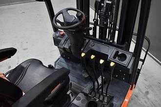 Carretilla elevadora segunda mano NOBLELIFT FE3D16N1 3300 ELEKTRO DREIRADFRONTSTAPLER (13072900)