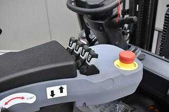 Carretilla elevadora segunda mano NOBLELIFT FE4P20Q 4800 ELEKTRO VIERRADFRONTSTAPLER (13072877)