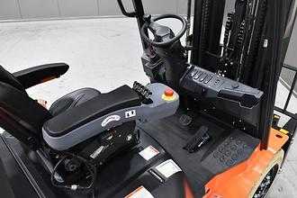 Carretilla elevadora segunda mano NOBLELIFT FE4P38P 5500 ELEKTRO VIERRADFRONTSTAPLER (13072891)