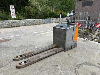 Carretilla elevadora segunda mano STILL EXU SF 20 ELEKTRO NIEDERHUBWAGENFAHRERSTAND (13044482)
