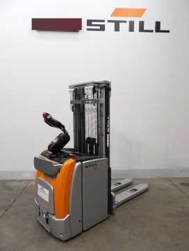 Carretilla elevadora segunda mano STILL EXV-SF16 ELEKTRO HOCHHUBWAGENFAHRERSTAND (13057634) backdrop