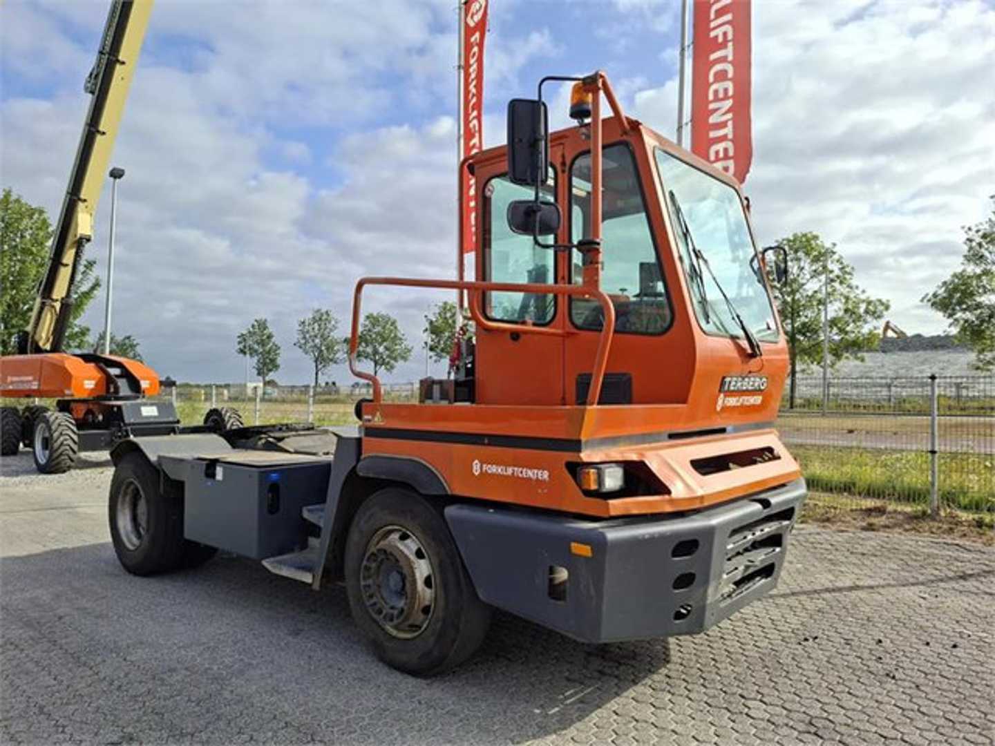 Carretilla elevadora segunda mano TERBERG YT182 DIESEL FAHRERSITZWAGEN (13059151)