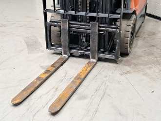 Carretilla elevadora segunda mano TOYOTA 7FBMF25 ELEKTRO VIERRADFRONTSTAPLER (13071520)