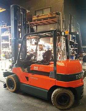 Carretilla elevadora segunda mano TOYOTA 7FBMF50 ELEKTRO VIERRADFRONTSTAPLER (12399680)