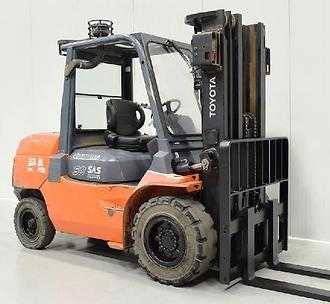 Carretilla elevadora segunda mano TOYOTA 7FD45 DIESEL VIERRADFRONTSTAPLER (12064841) backdrop