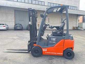 Carretilla elevadora segunda mano TOYOTA 8 FBMT 15 (Batt. NUOVA) ELEKTRO DREIRADFRONTSTAPLER (12919693)