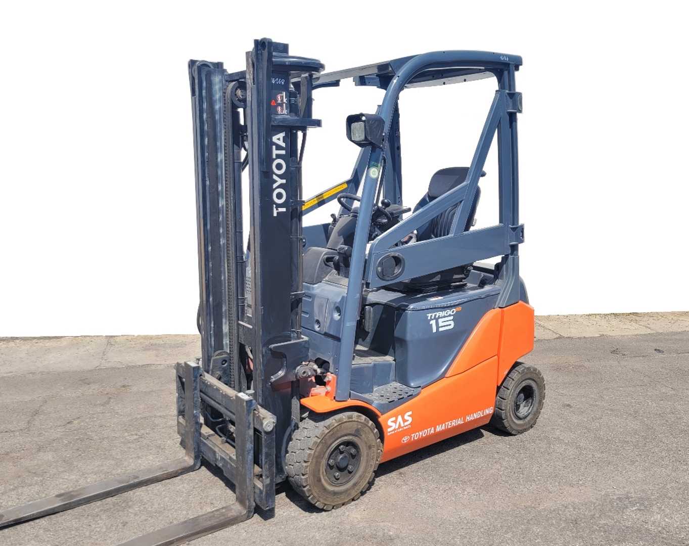Carretilla elevadora segunda mano TOYOTA 8 FBMT 15 (Batt. NUOVA) ELEKTRO DREIRADFRONTSTAPLER (12919693)